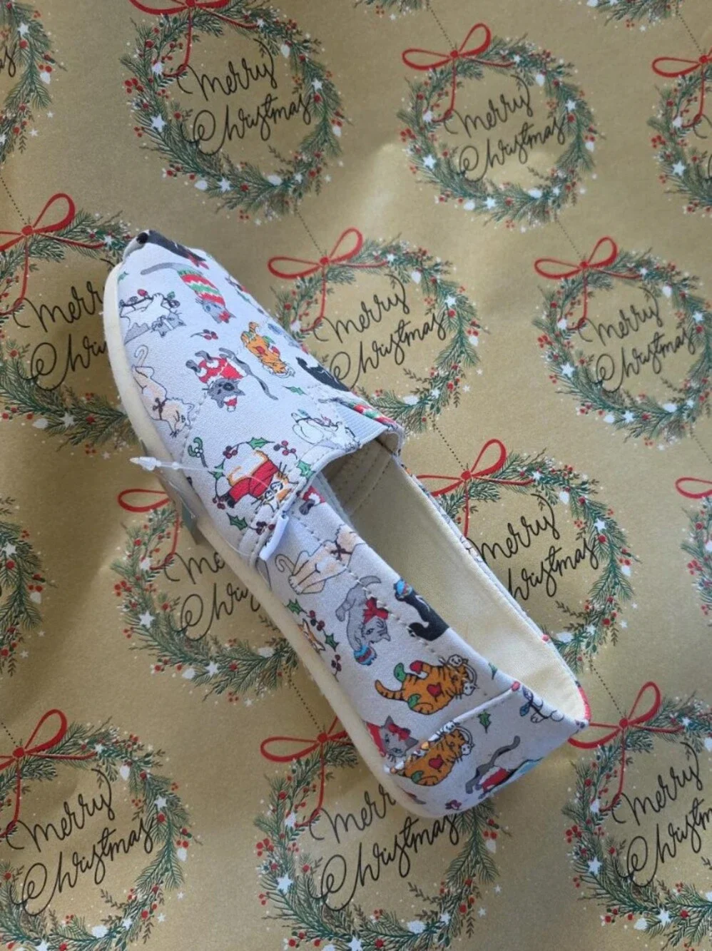 NWT TOMS Christmas Cats Slip-On Shoes – Kids 4/4.5 Women’s Size 6
